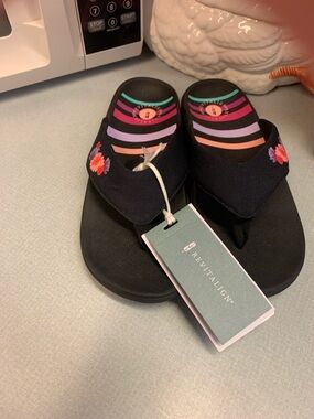 REVITALIGN Black Floral-Accent Women’s Comfort Flip Flops